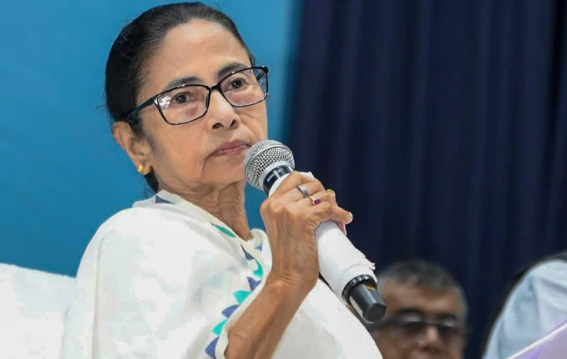 Mamata Banerjee Accuses Centre of Harassing Bengalis